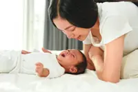How parents can encourage early communication in baby
