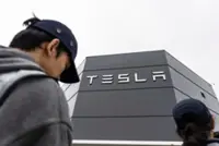 Musk offers amends for Teslas lacking the ability to self-drive