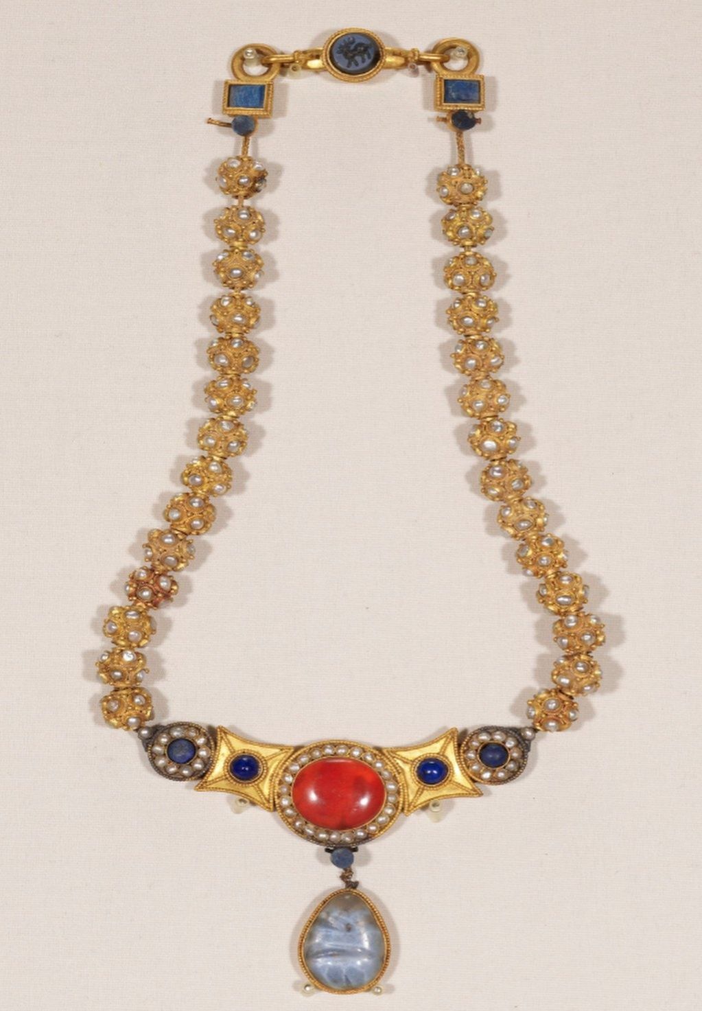 Among the treasures was a golden necklace with inlaid jewels considered a masterpiece and one of ancient China’s finest jewellery pieces. - Photo: Courtesy of The National Museum of China