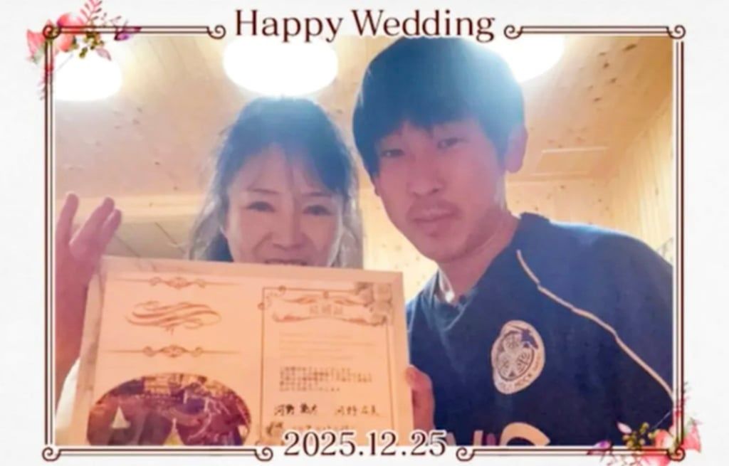 Watching her dance ignited an instant attraction within him; the young man later remarked that the moment he held her hand, he felt she was “the one”. The pair registered their marriage last December. -- Photo: QQ/SCMP