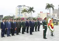 Vietnam's Party General Secretary offers incense in tribute to fallen heroes in Danang
