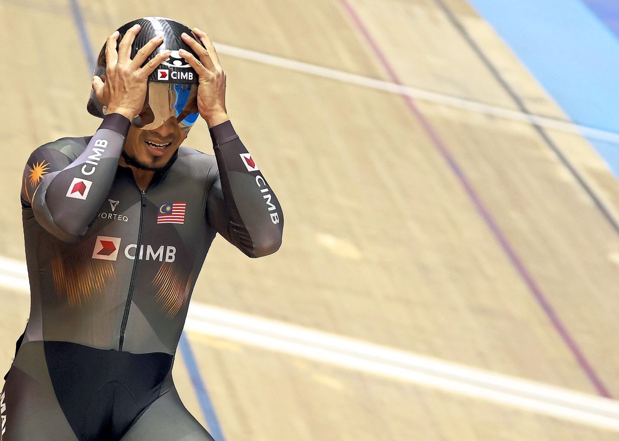 It is the second keirin World Cup gold medal for Azizul after winning the opening round in Perth, Australia last month.