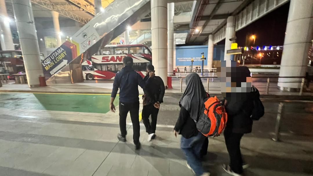 At Terminal Bersepadu Selatan, three Indonesian men and three women, believed to be linked to the same syndicate, were also detained.