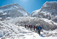 Everest route blocked by ice
