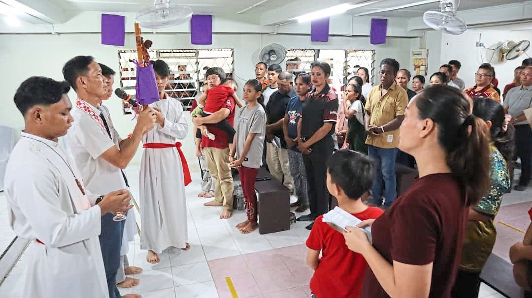 In Sabah’s east coast district of Kinabatangan, where small villages are scattered among vast palm oil plantations, moments like this draw people together.