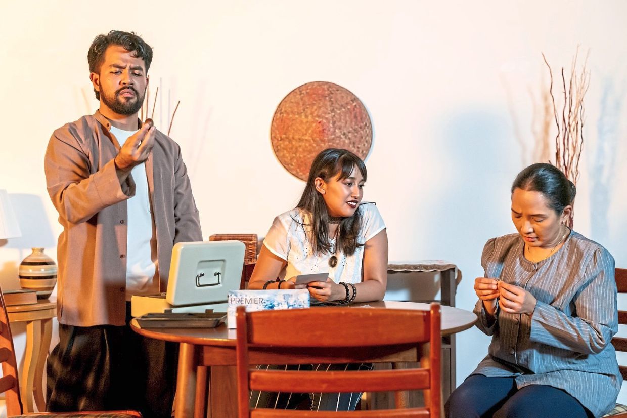Haiccal (left) and Putrina (centre) play siblings who come together when their mother, played by Vanidah (right), begins losing her memory and her ability to cook her signature dish. Photo: Superbear Productions