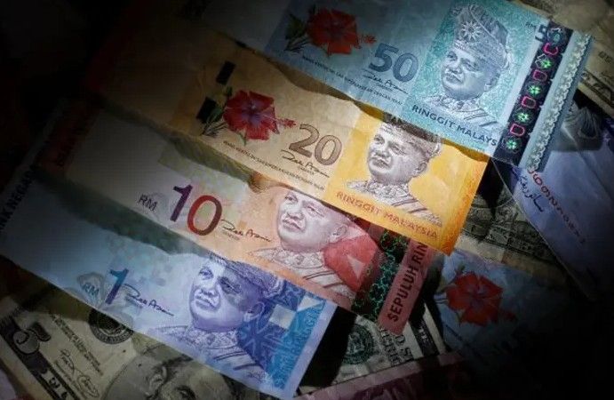 At 6 pm, the ringgit rose to 3.9505/9545.