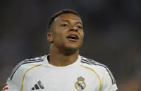 Soccer-France striker Mbappe suffers hamstring injury ahead of World Cup