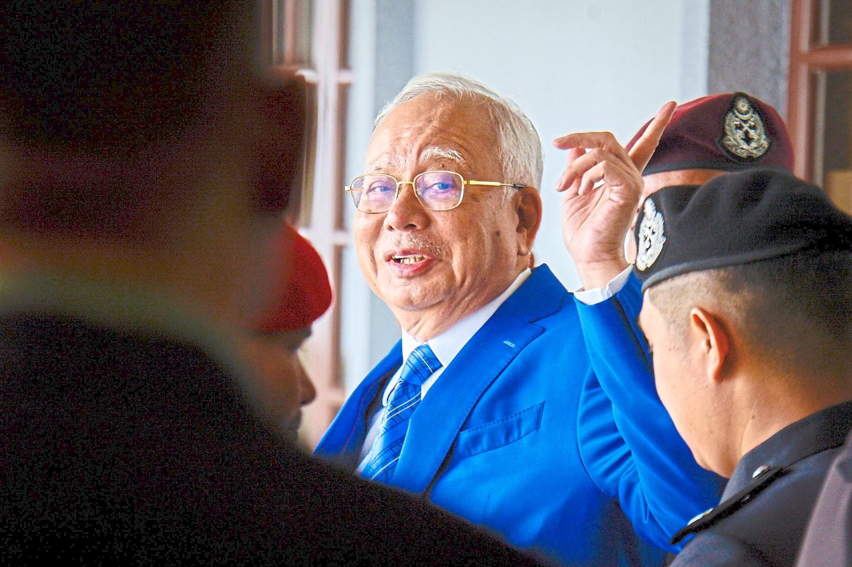 Datuk Seri Najib Razak has withdrawn his legal challenge to be placed under house arrest linked to his RM42mil SRC International Sdn Bhd conviction.