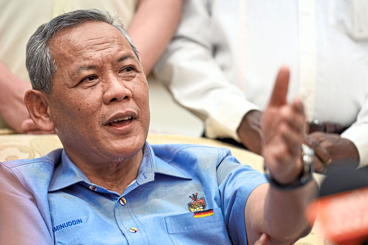Saying that his minority government remains functional, Datuk Seri Aminuddin Harun will continue to serve as Mentri Besar despite the move by 14 Barisan Nasional assemblymen to withdraw support for him.