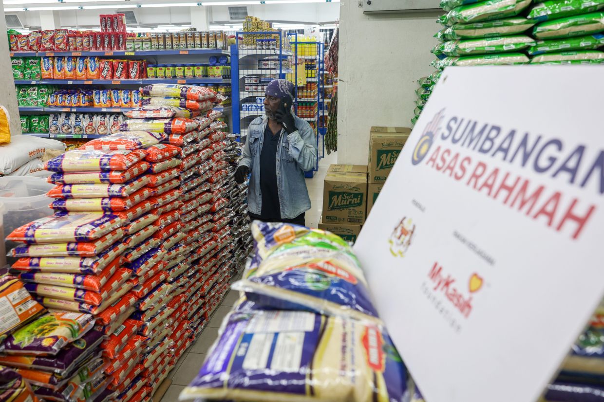 The state government should “top up” a further RM100 to the Federal Government’s Sum­bangan Asas Rahmah (Sara) assistance to cushion rising cost of living for households, government backbenchers chairman Datuk Masiung Banah proposed.