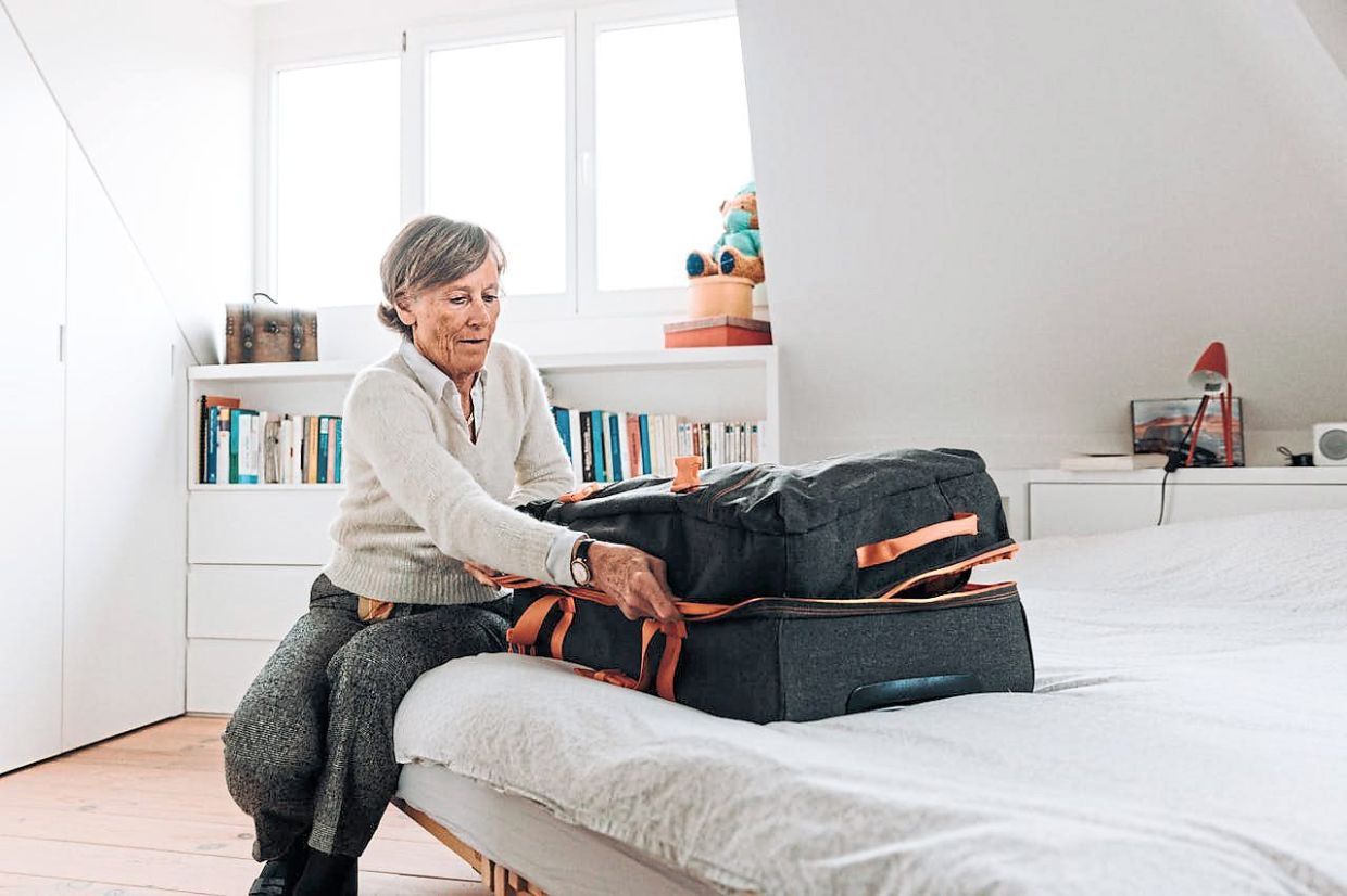 Older travellers recommend travelling light, as packing too many things is unnecessary. 