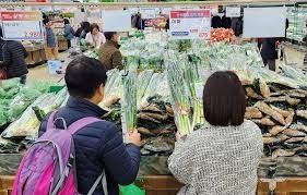 Many South Koreans are joining a rising trend of shared shopping and food delivery as single-person households and the cost of living continue to rise.