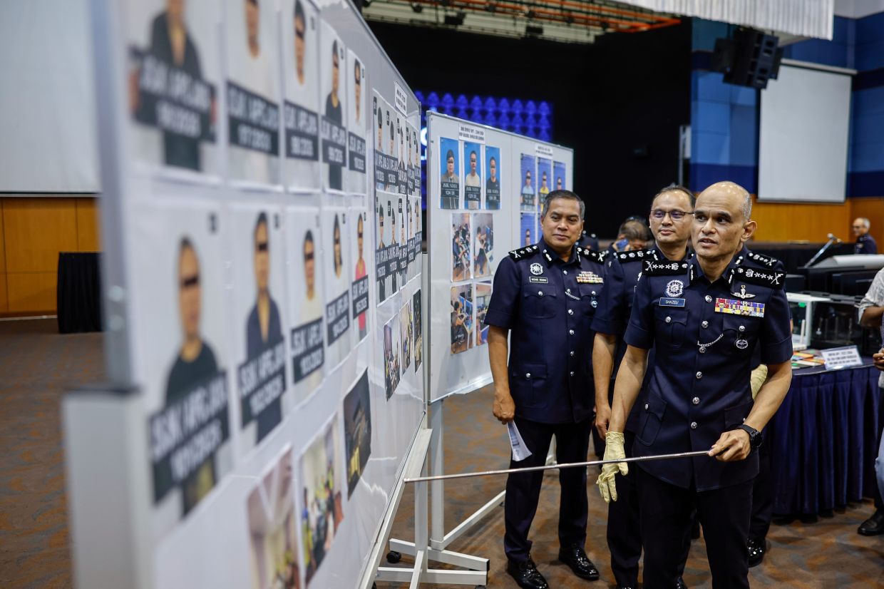 Two separate raids led to the busting of an online gambling group and a scam call centre operating in the state.