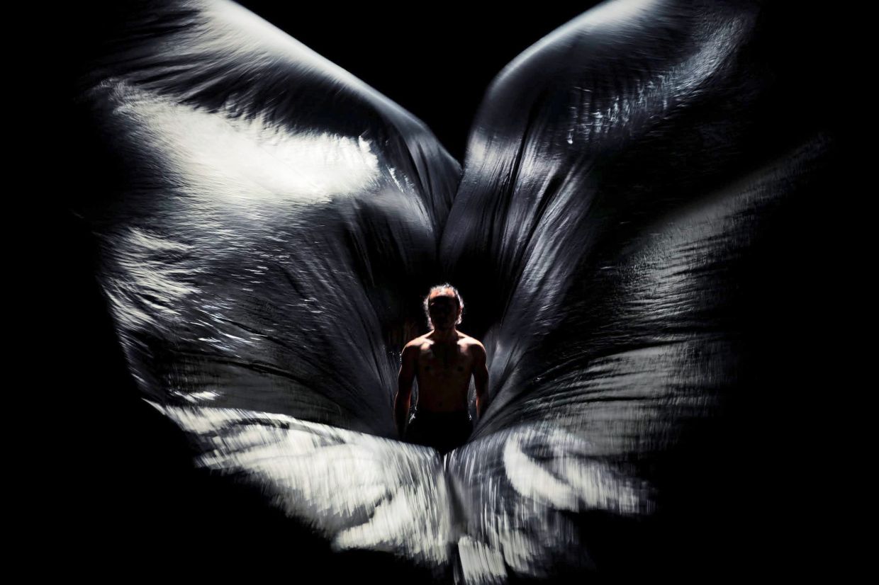 In the contemporary dance show Islands, a huge black plastic airbag is used to mimic the fluid movements of the ocean. Photo: Lee Chia-yeh