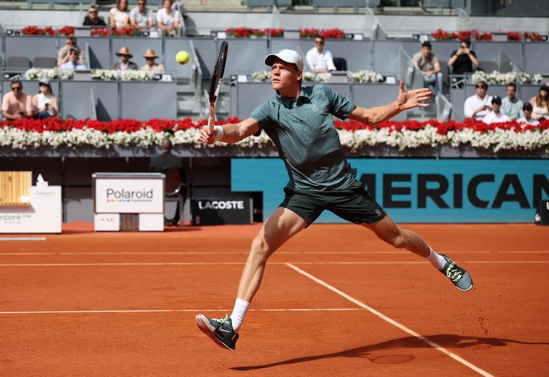 Tennis-Sinner sweeps past Norrie in to reach Madrid quarter-finals