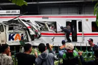 Indonesia train crash toll rises to 7, rescuers work to remove trapped passengers