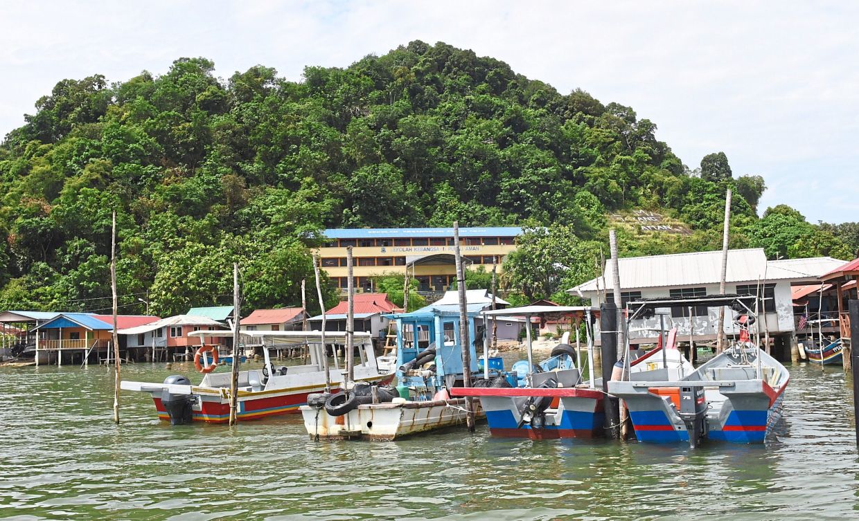 Rustic fishing villages of Pulau Aman offer visitors anoff-the-beaten path escape.