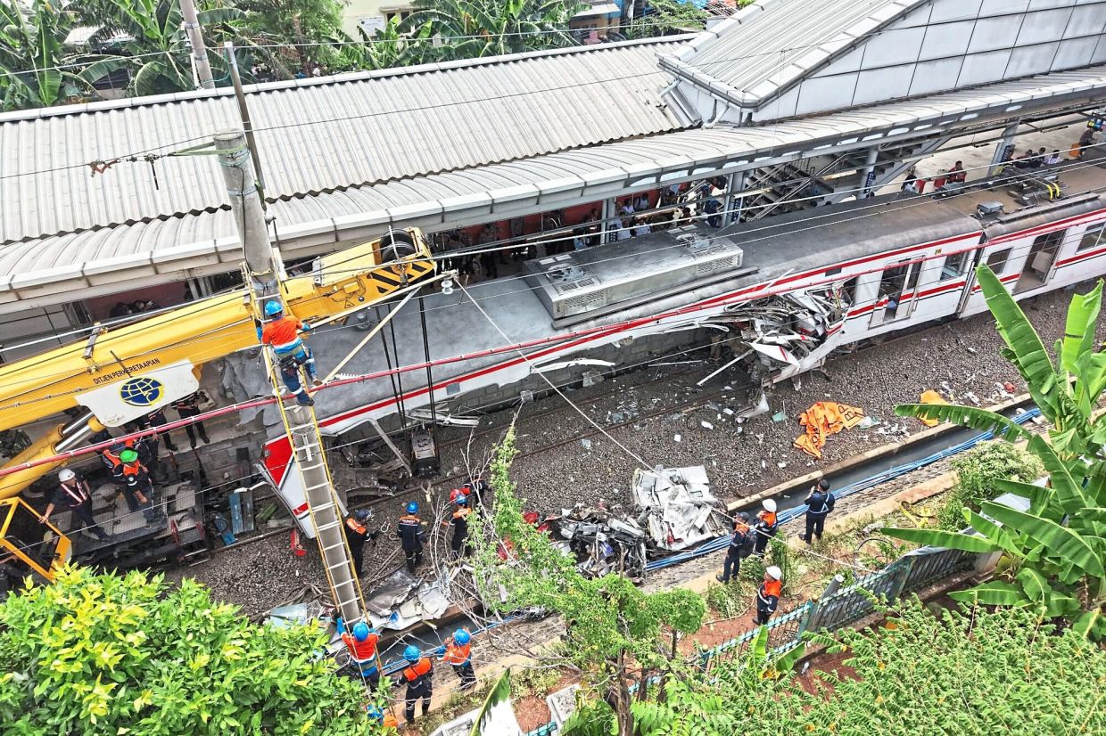 15 killed, 88 hurt in train collision | The Star