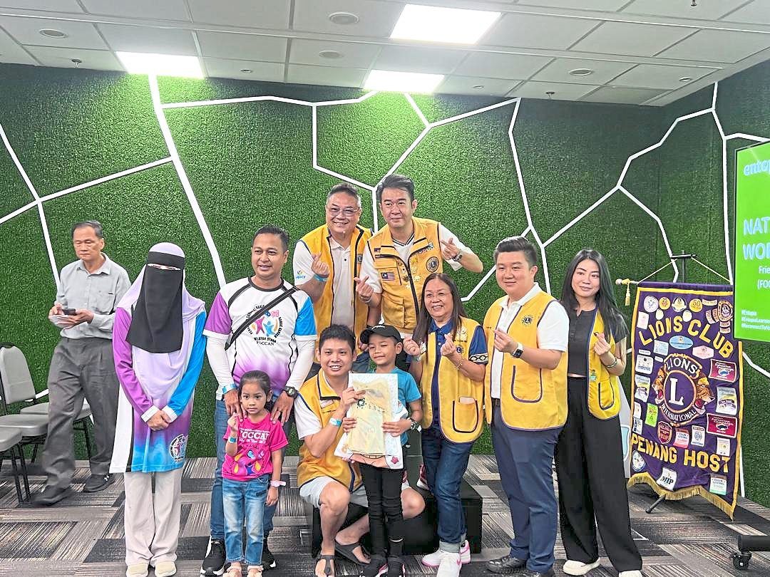 The Lions Clubs in Penang and Foccan representatives giving out care packages to the children.