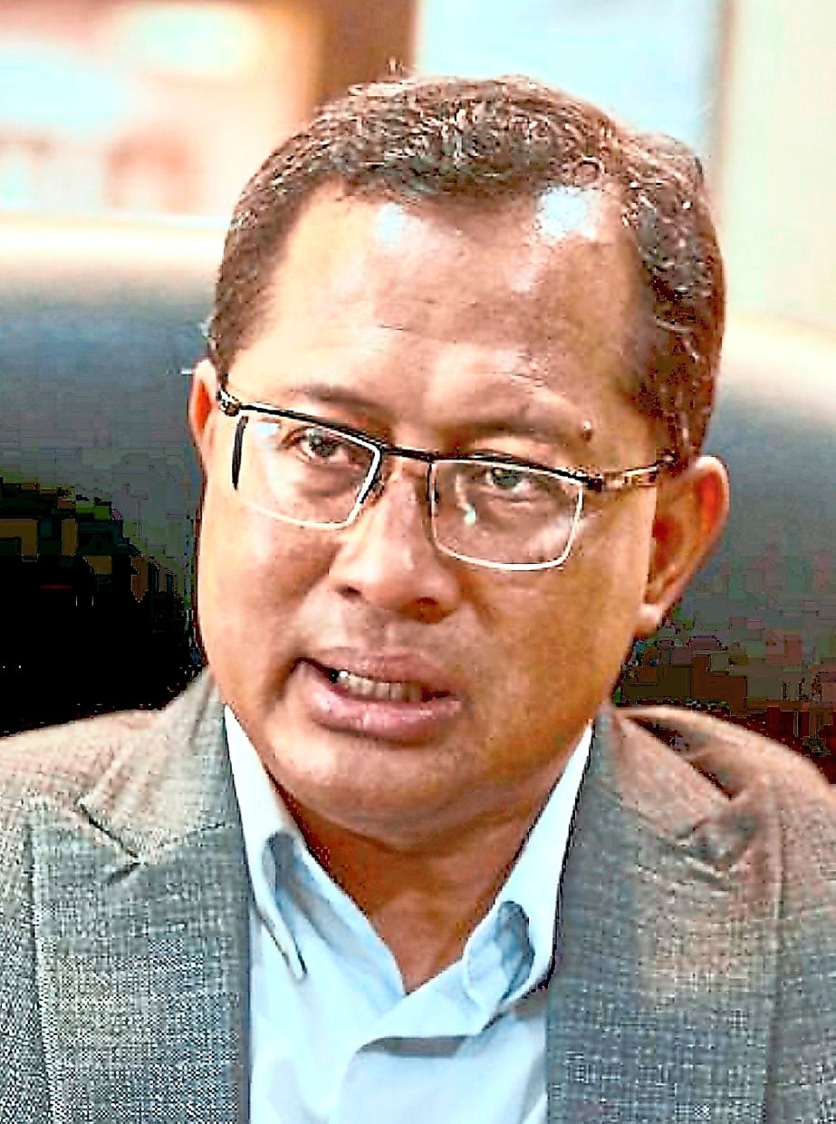 Mohamad Zahri says the show will go on as the organiser took a month to set up the lights.