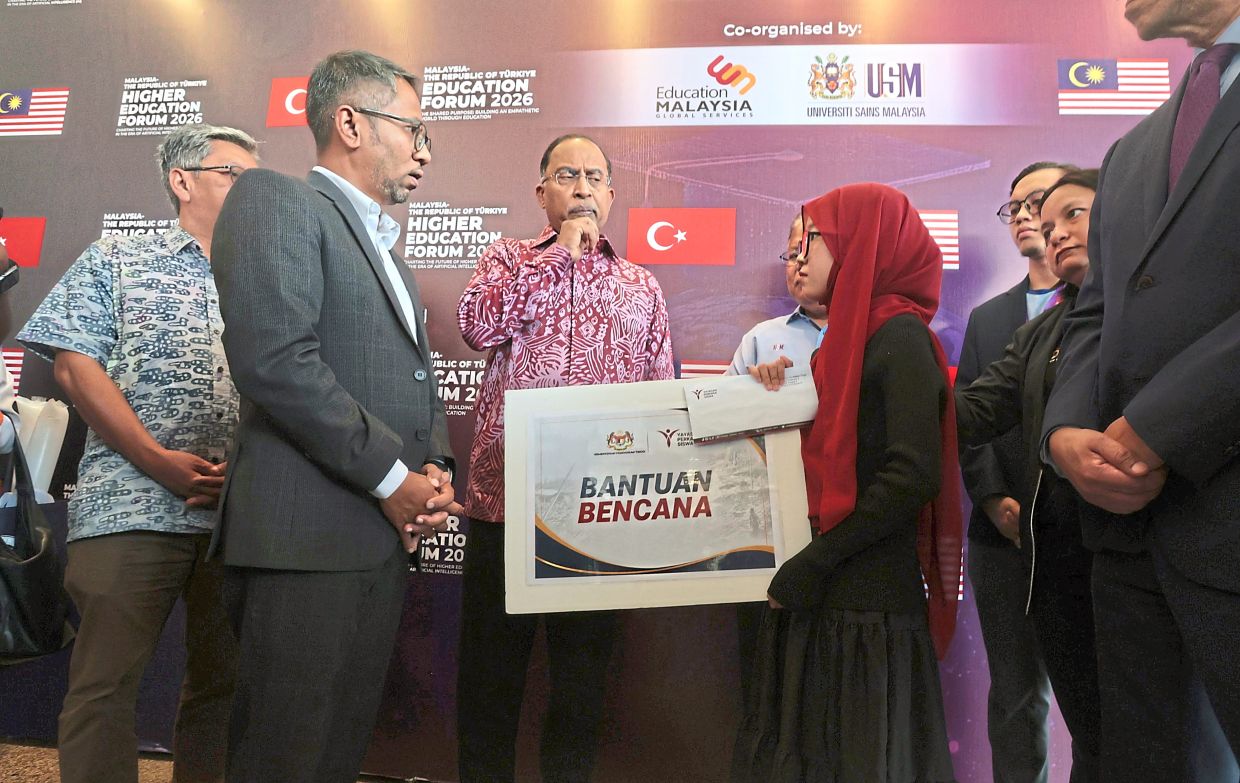 Yayasan Perkasa Siswa has been tasked with identifying students affected by the recent fire in Kampung Bahagia, Sandakan, Sabah, according to Datuk Seri Dr Zambry Abd Kadir.