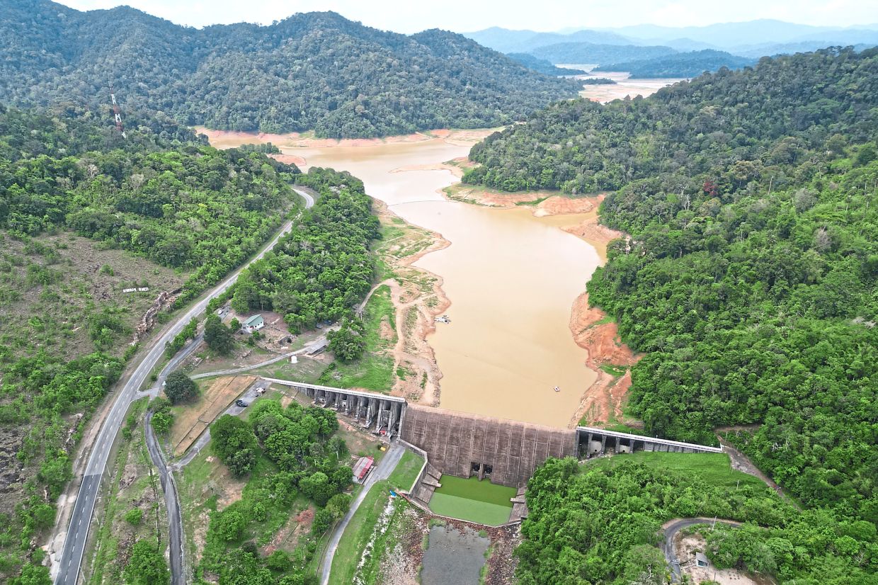 Worries are mounting among farmers as water levels in key reservoirs continue to decline.