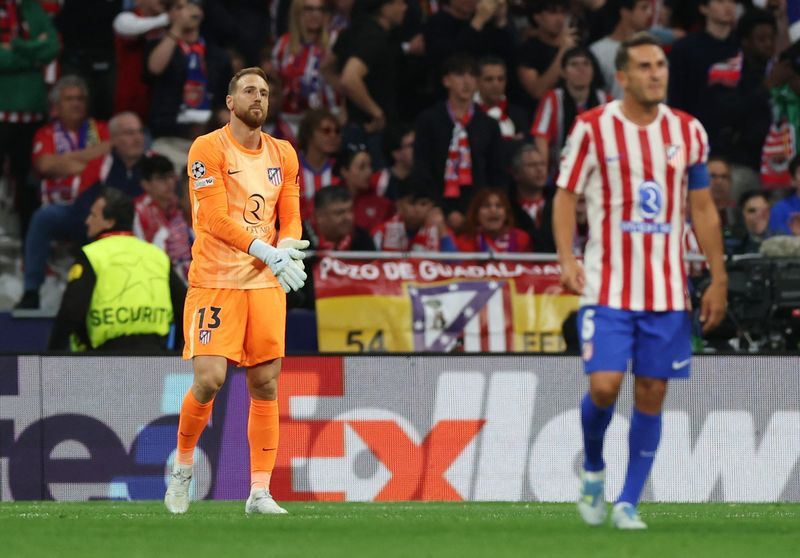 Atletico enjoyed more possession early on but handed Arsenal the lead in the 44th minute when Gyokeres was brought down by David Hancko inside the box.