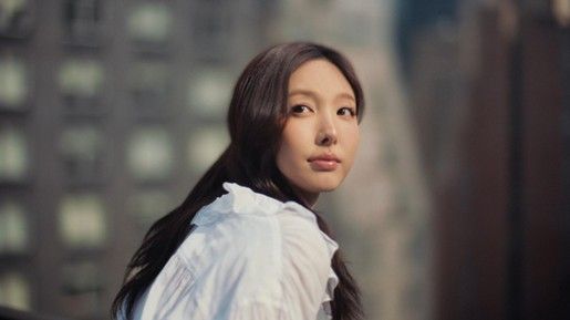 Nayeon heads to the streets of New York City for Vivaia’s “Feel the Comfort” campaign