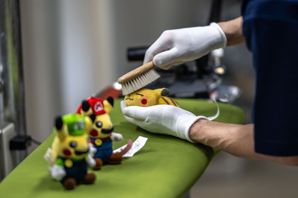 Stuffed animals get a new lease on life at a Japanese laundry service making beloved toys squeaky clean again. 