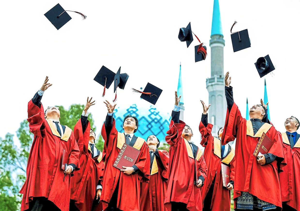 New graduates are eager to make their mark in the job market. — Filepic