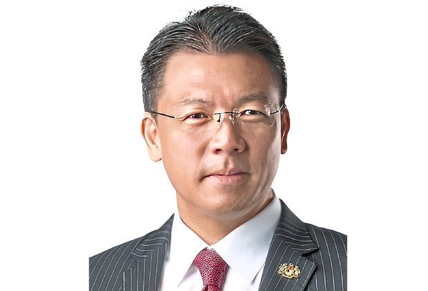 A total of RM251,000 in financial aid was presented to 256 students with outstanding Sijil Pelajaran Malaysia (SPM) results in the Teluk Intan parliamentary constituency by its MP Nga Kor Ming.