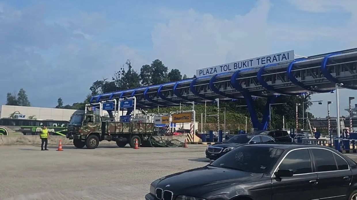 15 soldiers were injured in the crash.