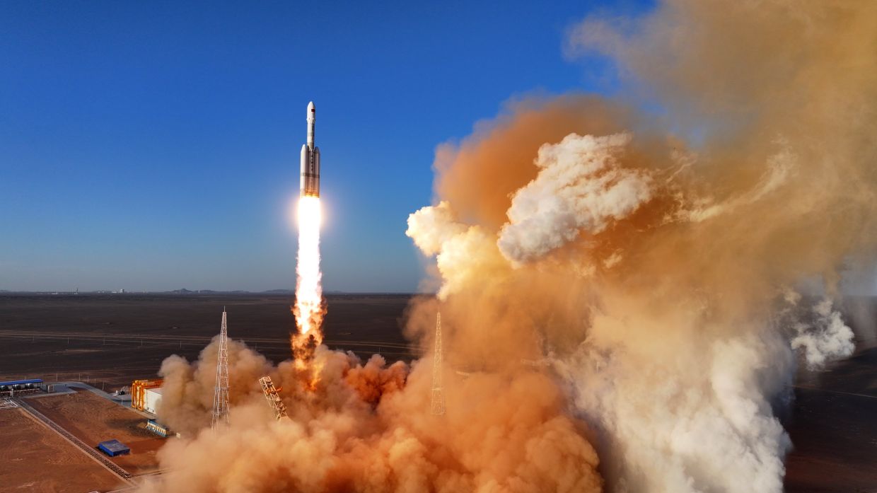 The US and China are locked in a high-stakes space race, with both nations aiming to put astronauts on the moon in the coming years.