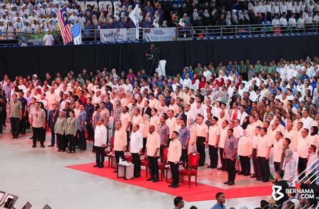 15,000 pekerja hadiri Sambutan Hari Pekerja 2026, Anwar umum anugerah dan inisiatif baharu — image 1