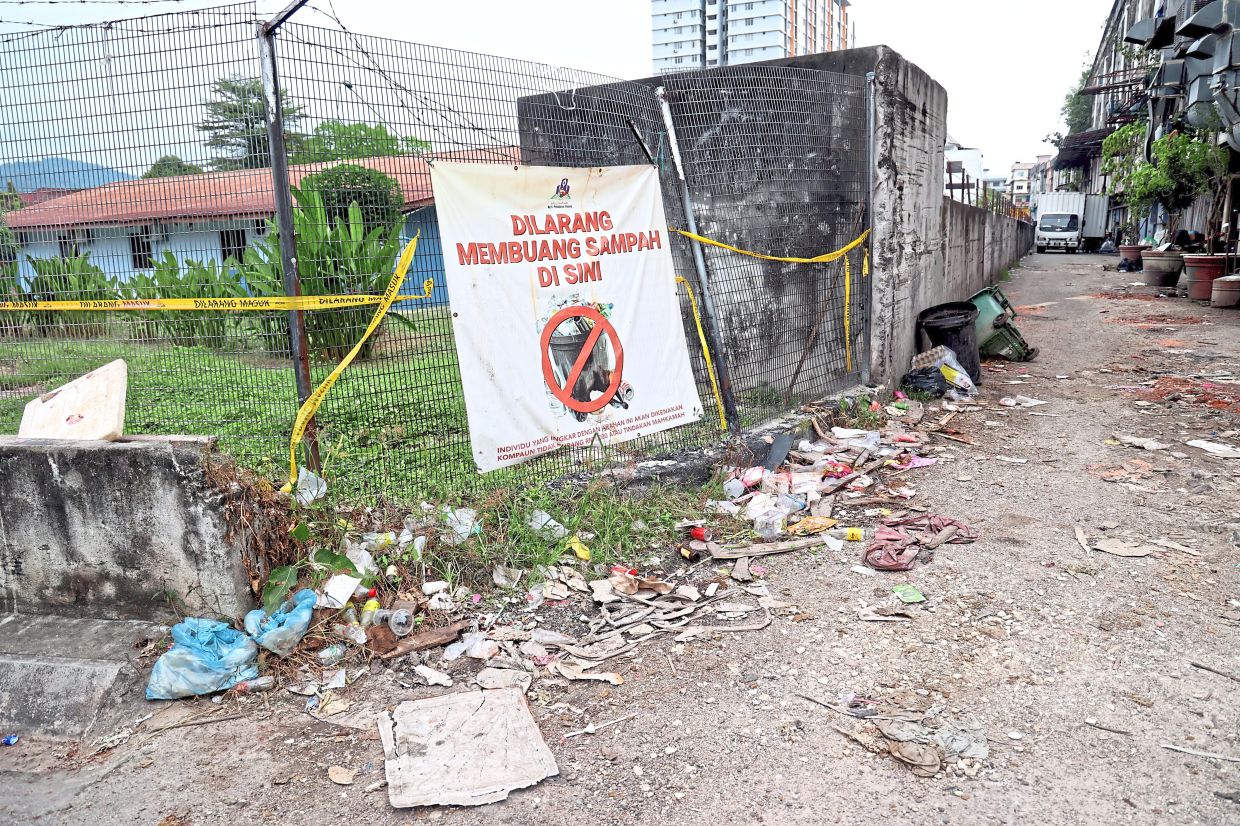 Selayang Municipal Council (MPS) is looking to expand closed-circuit TV (CCTV) monitoring to curb persistent illegal dumping and waste problems.