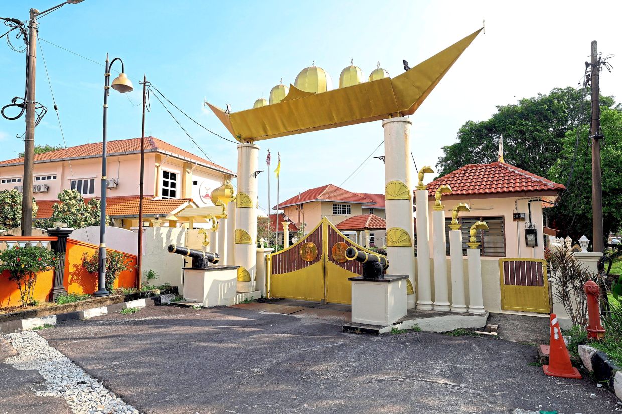 The state government had in a letter dated April 29 ordered Mubarak to vacate the official residence and Balai Undang Sungai Ujong with immediate effect.