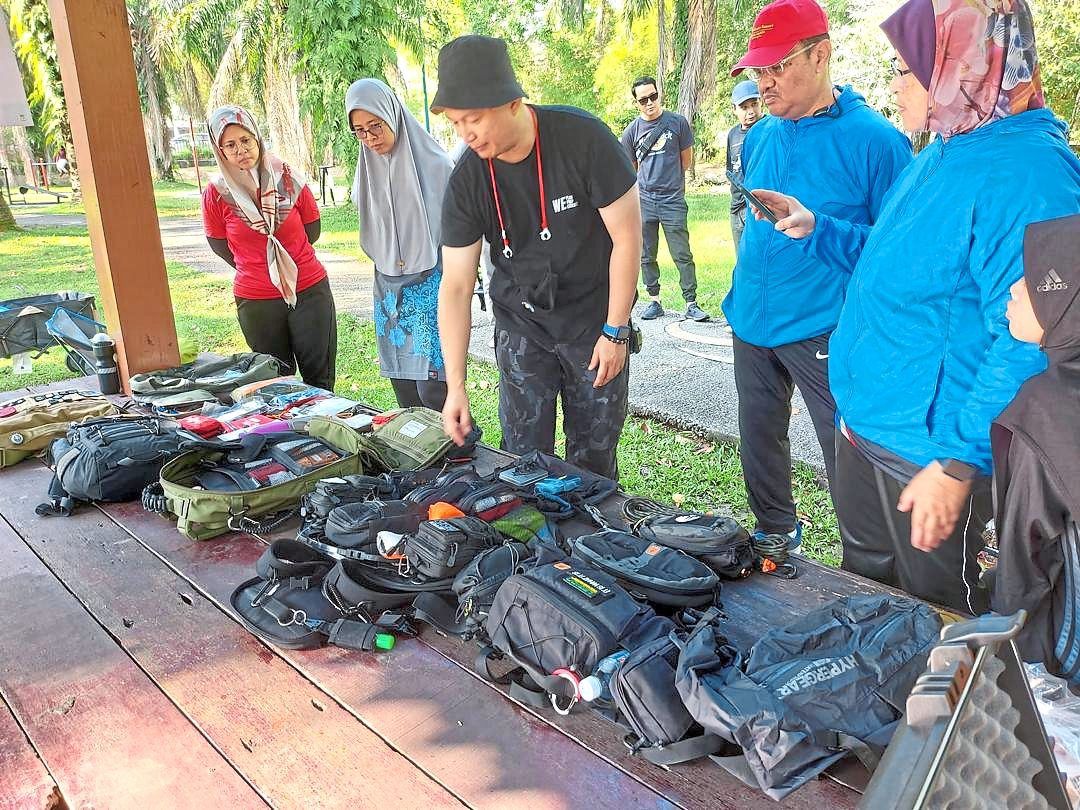 Nik Muhammad (centre) says each family should have a go-bag in times of emergency.