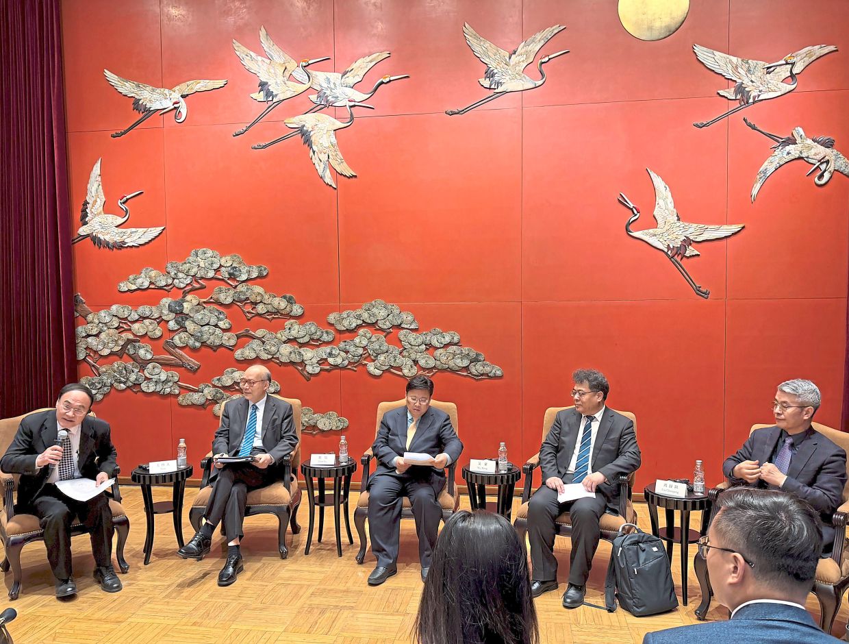Chinese officials and experts briefing journalists from Apec member countries on the Apec ‘China Year’ at a media salon in Beijing recently. — Photos: KHOO GEK SAN/The Star 