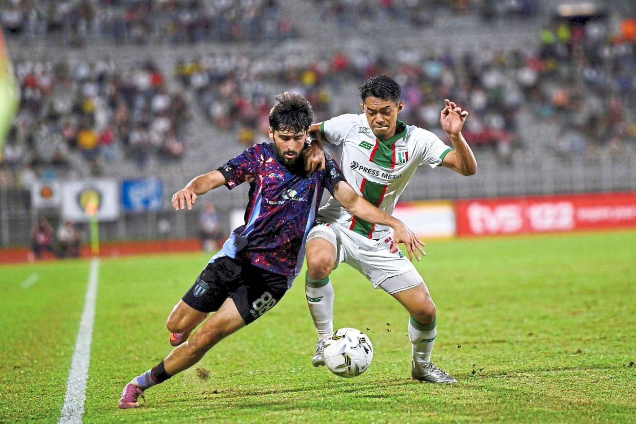 Kuching City coach Aidil Sharin’s tactical tweaks did the trick as his Cats clawed back from a goal down to edge Terengganu 2-1 in their Super League clash at the State Stadium on Friday.