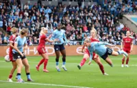 Soccer-Knaak grabs late winner as Man City beat Liverpool to close on WSL title