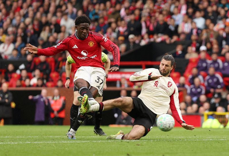 The win moved third-placed United onto 64 points with three games remaining.