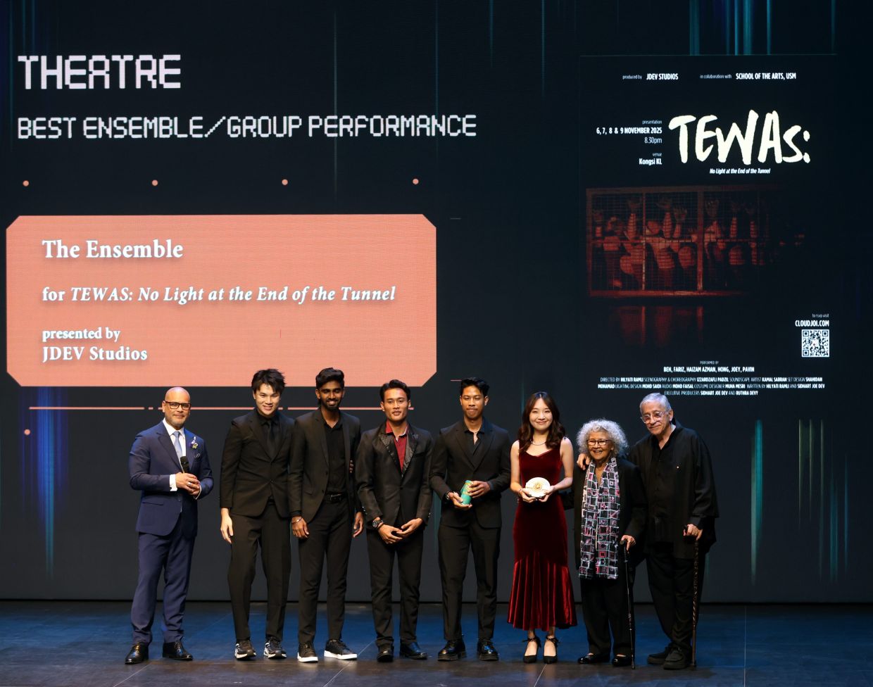 The cast of 'Tewas: No Light At The End Of The Tunnel' received Best Ensemble/Group Performance (theatre category), affirming JDEV Studios’ hard-hitting, socially driven production on bullying and mental health as a significant voice in Malaysian theatre. Photo: The Star/Chan Tak Kong 