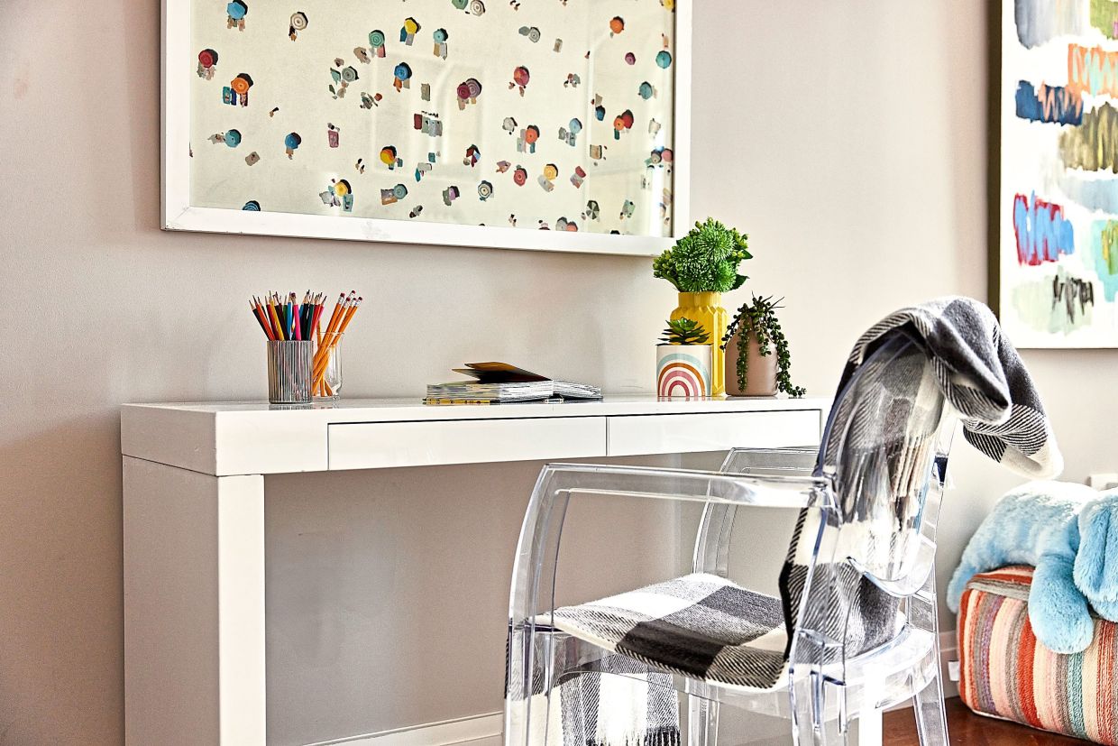A lacquer desk is utilised in a child's bedroom.