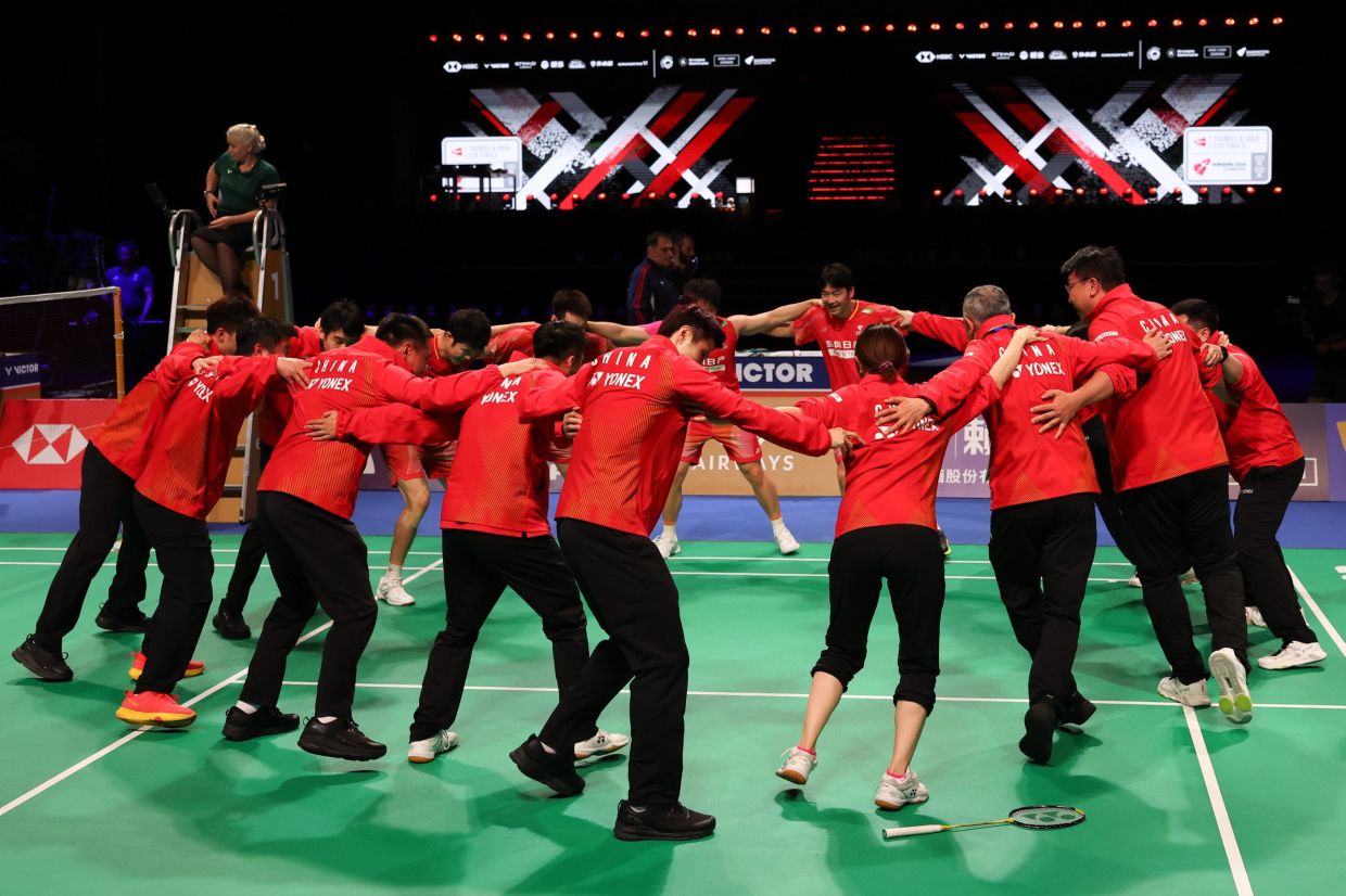 China’s men’s team celebrates their victory after defeating France in the finals of the BWF Thomas and Uber Cup Finals 2026 at Forum Horsens on the morning of May 4. -- Photo: Bernama