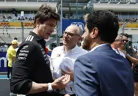 Motor racing-Mercedes up for Formula One returning to V8 engines in 2030, says Wolff