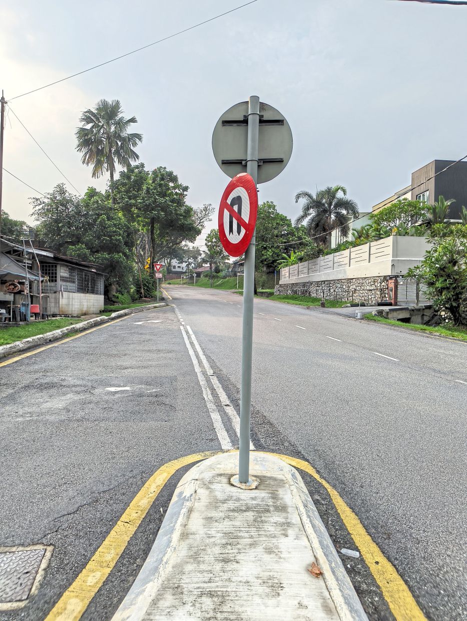 The ‘No U-turn’ sign along Jalan 11/4 was put up to deter motorists from turning back to Jalan 11/2.