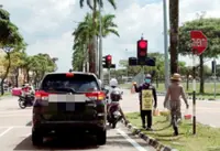 QuickCheck: Can buying fruit from traffic light hawkers land you in jail?