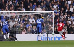 Soccer-Forest beat disjointed Chelsea 3-1 in Premier League