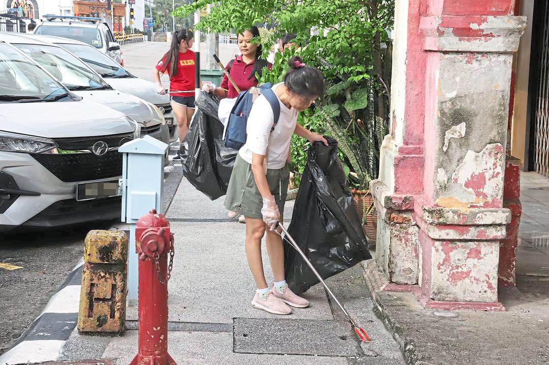 Volunteers armed with litter pickers, rakes and rubbish cleaning up Klang city.